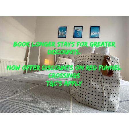 Wight On The Beach, Sleeps 4, Free Off Road Parking, Balcony With Sea Views Ryde  Zewnętrze zdjęcie