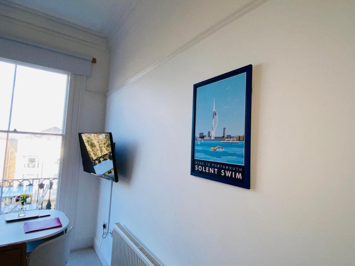 Wight On The Beach, Sleeps 4, Free Off Road Parking, Balcony With Sea Views Ryde  Zewnętrze zdjęcie