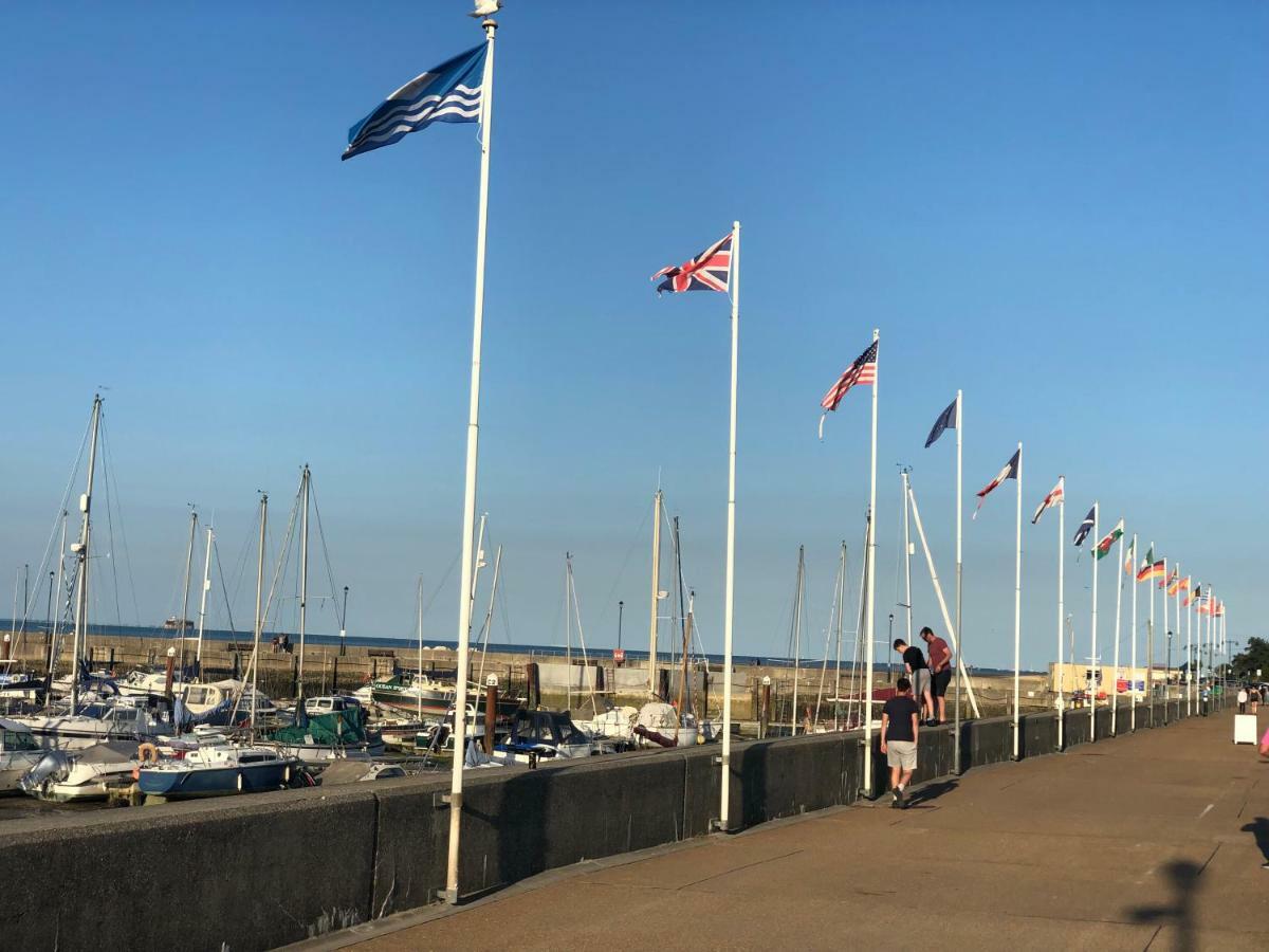 Wight On The Beach, Sleeps 4, Free Off Road Parking, Balcony With Sea Views Ryde  Zewnętrze zdjęcie