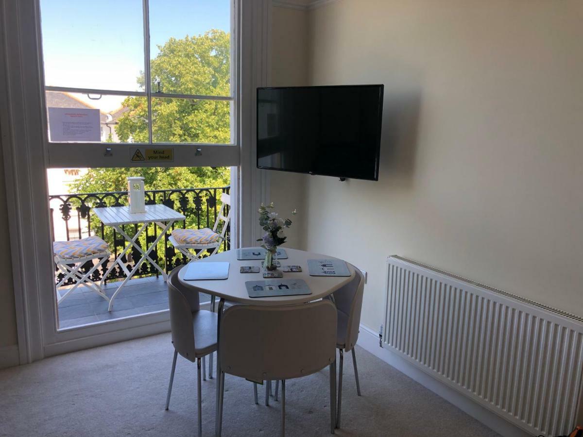 Wight On The Beach, Sleeps 4, Free Off Road Parking, Balcony With Sea Views Ryde  Zewnętrze zdjęcie