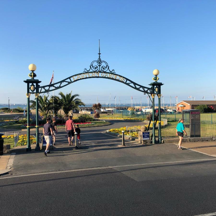 Wight On The Beach, Sleeps 4, Free Off Road Parking, Balcony With Sea Views Ryde  Zewnętrze zdjęcie