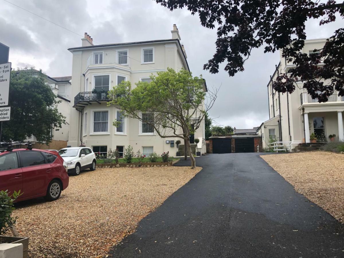Wight On The Beach, Sleeps 4, Free Off Road Parking, Balcony With Sea Views Ryde  Zewnętrze zdjęcie